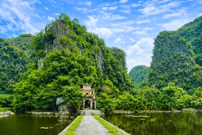 Bich Dong Pagoda - Between rock and contemplation