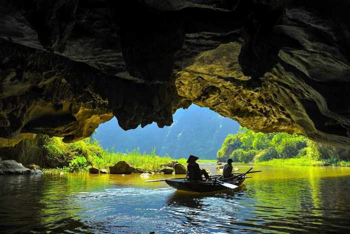 Boat ride through the 3 caves of Tam Coc