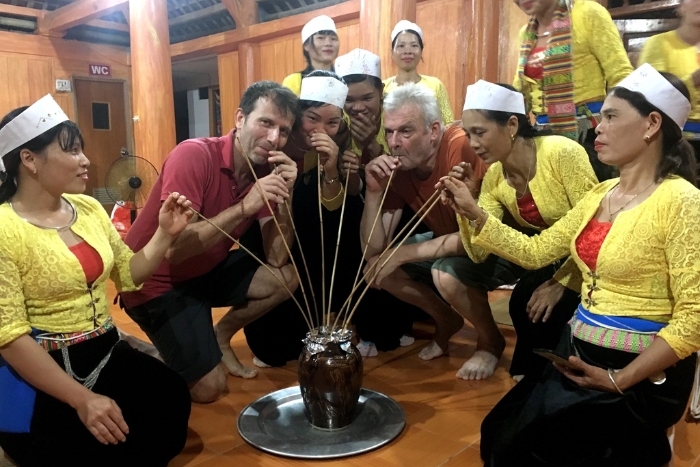 Cuisine of Ninh Binh - Rice wine Nho Quan to enjoy the wine, one must use the stems of bamboo inserted into the wine jar for drinking.