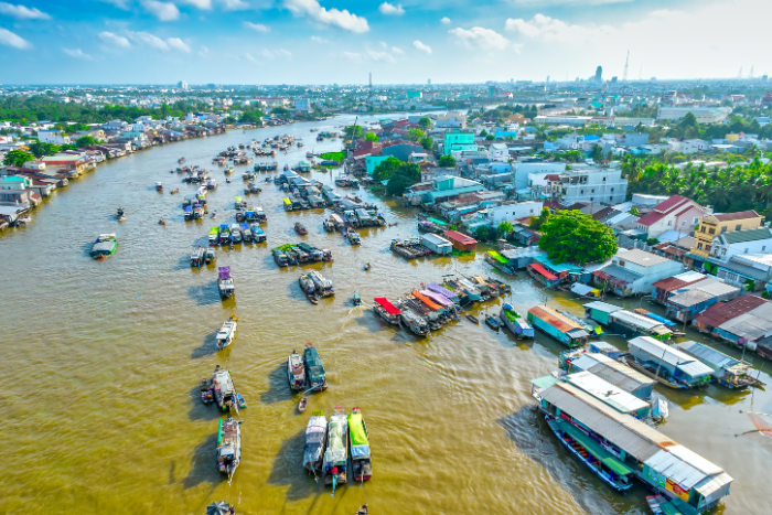A memorable visit to Cai Rang Floating Market, full of vibrant sights, local flavors, and Mekong traditions