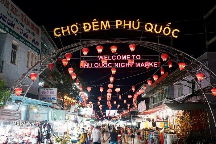 Duong Dong night market