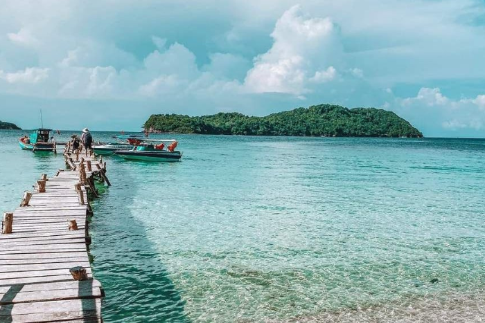 If you are looking for a quiet place to relax, try exploring the pristine islands of Phu Quoc
