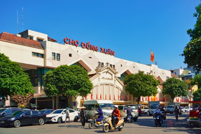 Bustling Dong Xuan Market - Hanoi’s heartbeat of daily life