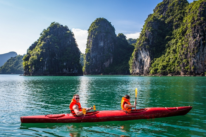 Lan Ha Bay, best things to see in Vietnam in 10 days