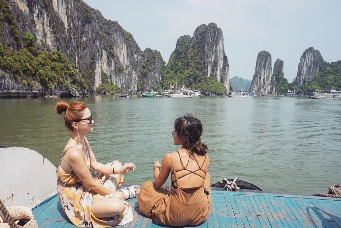 Set off on solo trips for women to Ha Long Bay and enjoy 
