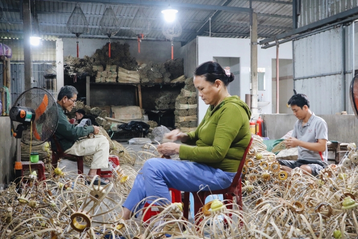 Traditional lantern craft villages in Central Vietnam for 1 day visit