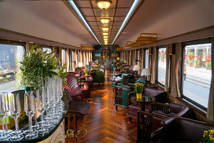 Hoa Phuong Do (Red Flame Tree), Vietnam&rsquo;s luxury train between Hanoi and Hai Phong 