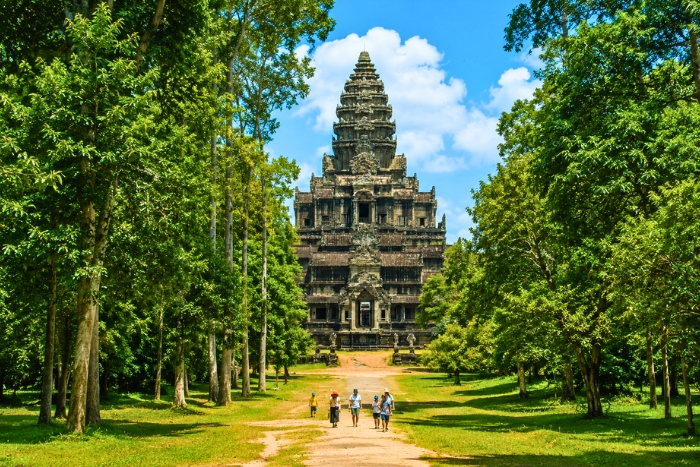 Discover Cambodia in summer with family in simplicity and gentleness