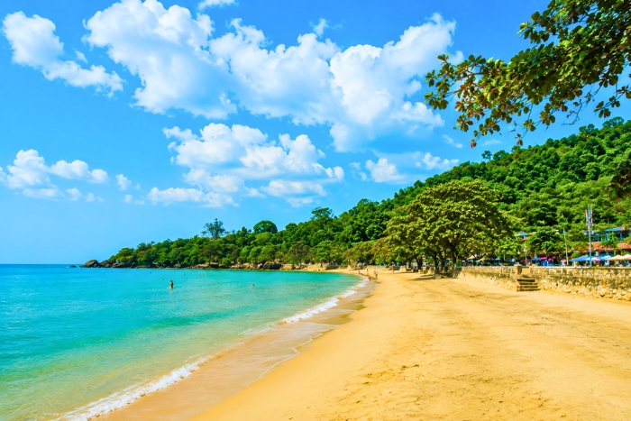 Relaxing on Kep beach - A peaceful moment between sea and nature