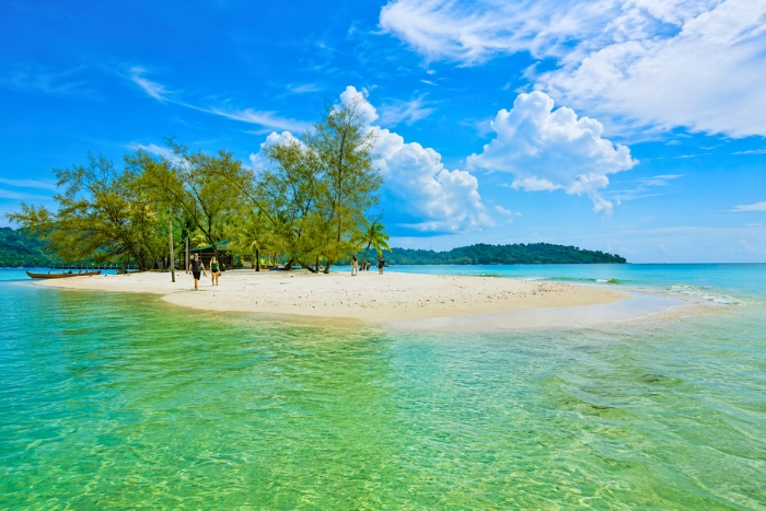 What to do in Cambodia in summer ? Dive into the turquoise waters of Koh Rong