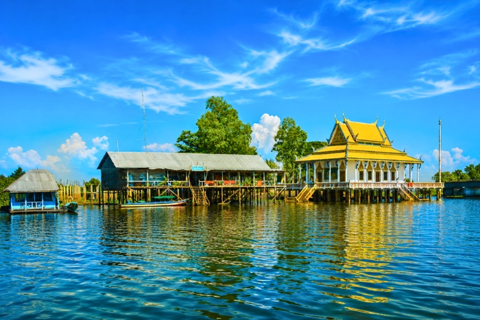 River life on Tonl&eacute; Sap in summer - An authentic experience in Cambodia