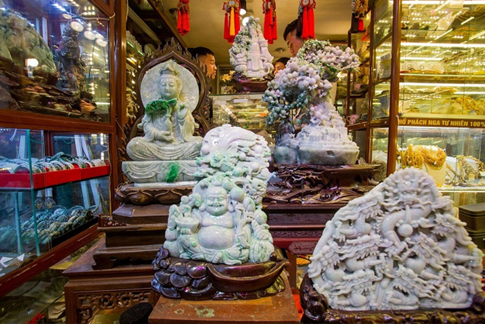 Hanoi is one of the best places to buy authentic jade jewelry Vietnam