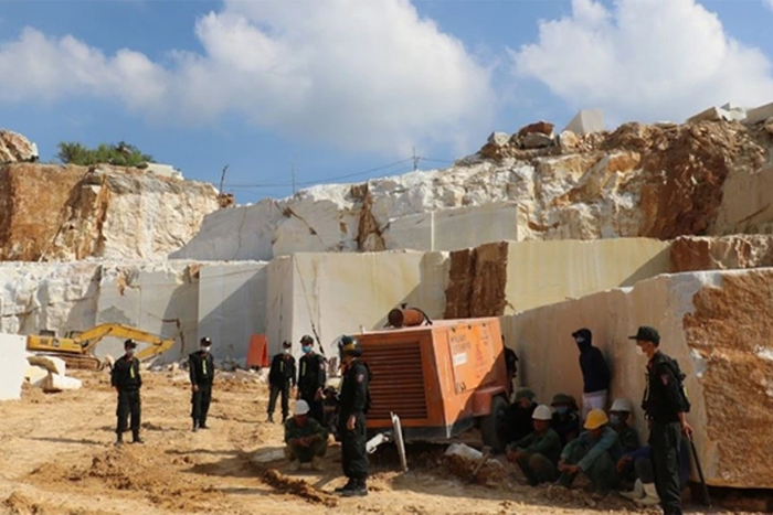 Mining jade in Nghe An