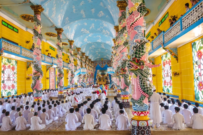 What to visit in Vietnam? Discover Cao Dai Temple
