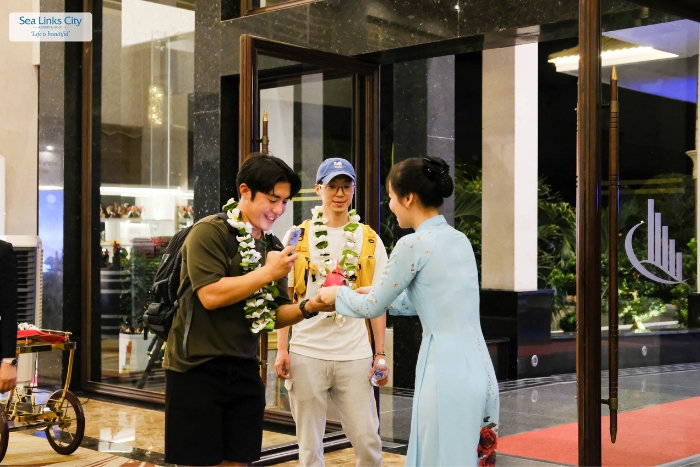 Warmly-hearted from hotel in 4-day Phan Thiet golf package vacation