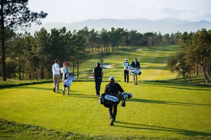 How much does it cost to play golf in Vietnam? 