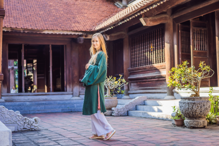 Temple visits in Asia: cover shoulders and knees