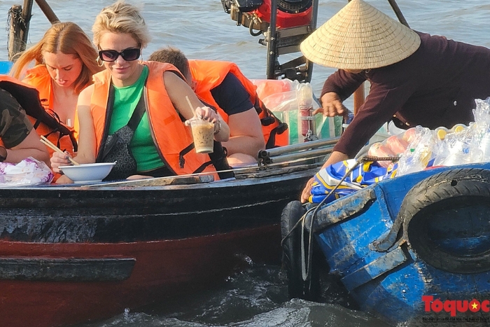 Having breakfast on a boat at Cai Rang Floating Market
