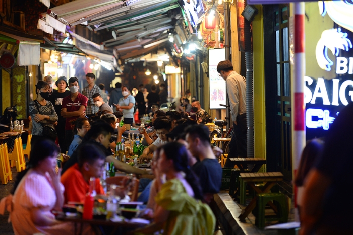Ta Hien Street: Cultural and Nightlife Epicenter of Hanoi