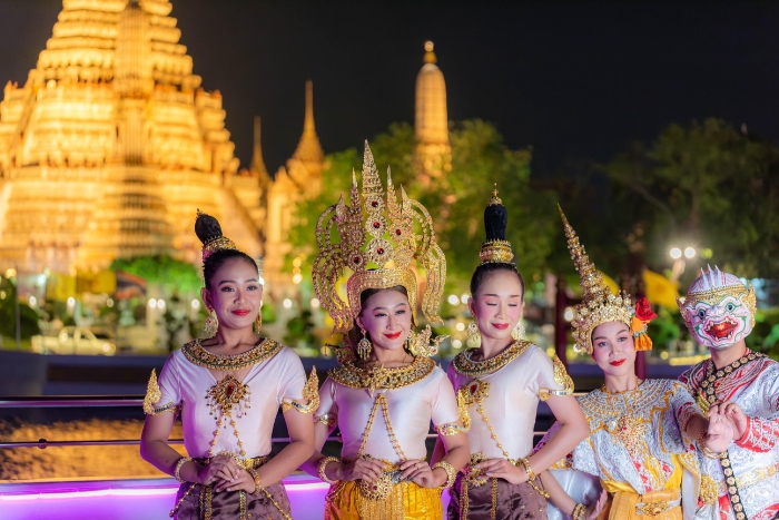 Dinner cruise on the Chao Phraya River in Bangkok