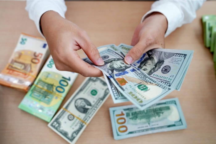 Some useful tips for exchanging money in Vietnam