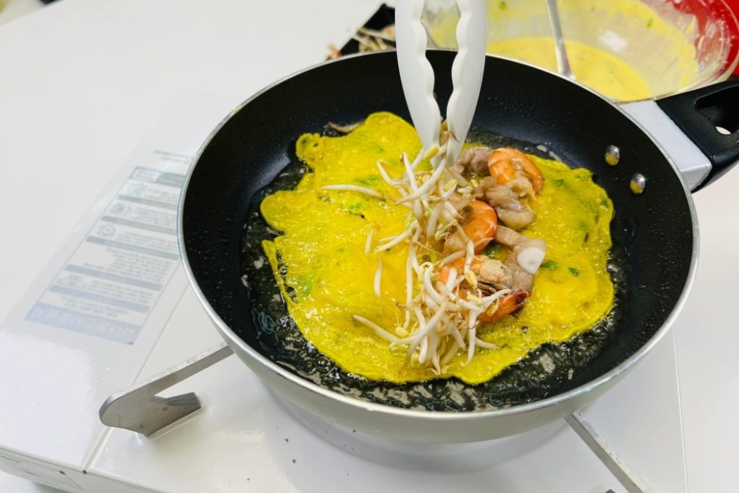 Making authentic Southern Vietnamese bánh xèo